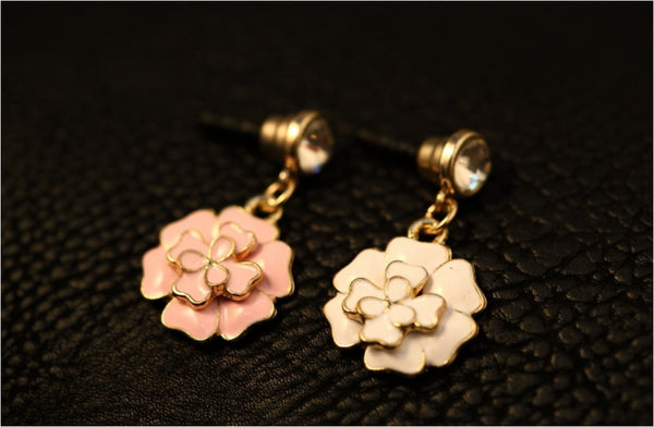 Delicate White Enamel Flowers Dust Plugs